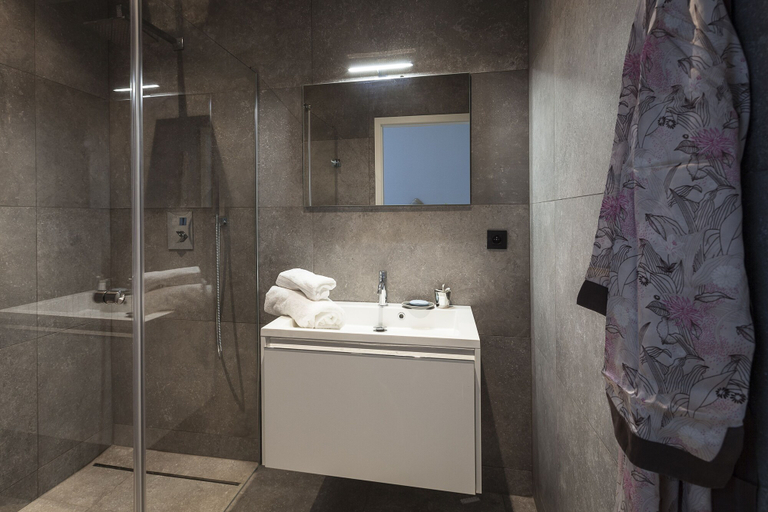 Bathroom, Unit 2 - Modern Smart Home Duplex With Free Parking, Bruxelles