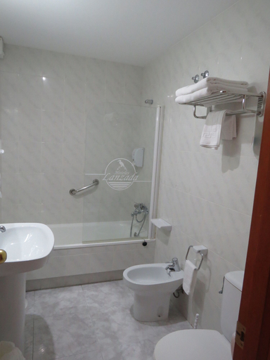 Bathroom 4, Hotel Nuevo Lanzada, Pontevedra