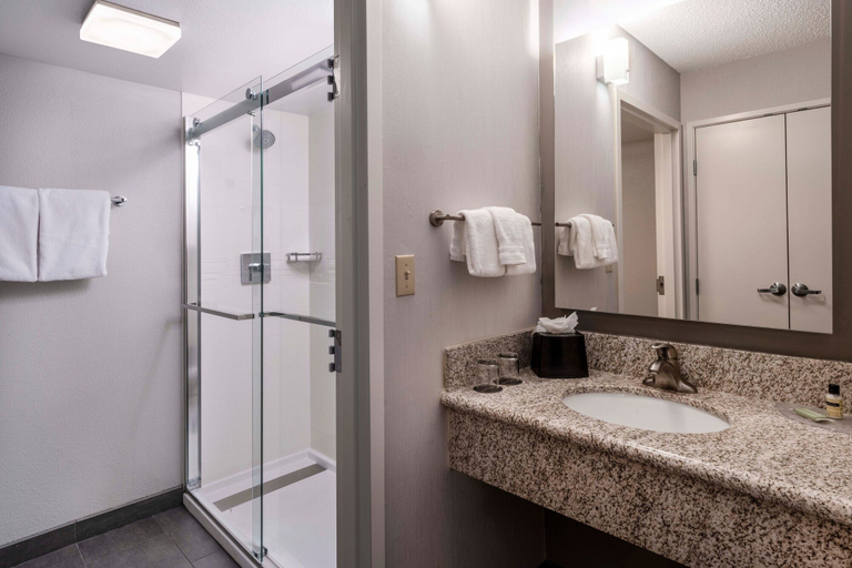 Bathroom 5, Courtyard Denver Southwest/Lakewood, Jefferson
