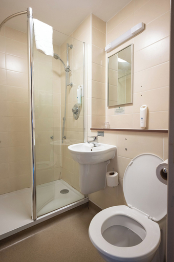 Bathroom 4, The Wellington Hotel by Greene King Inns, Aberdeen