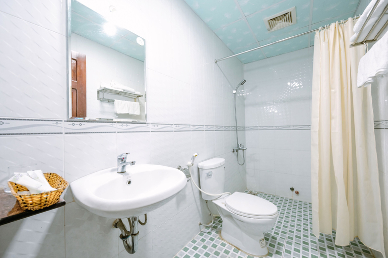 Bathroom 4, Hoang Duc Hotel, Chau Doc