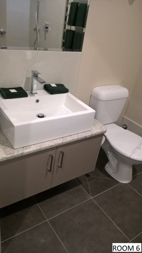 Bathroom 3, Moe Motor Inn, Latrobe - Moe