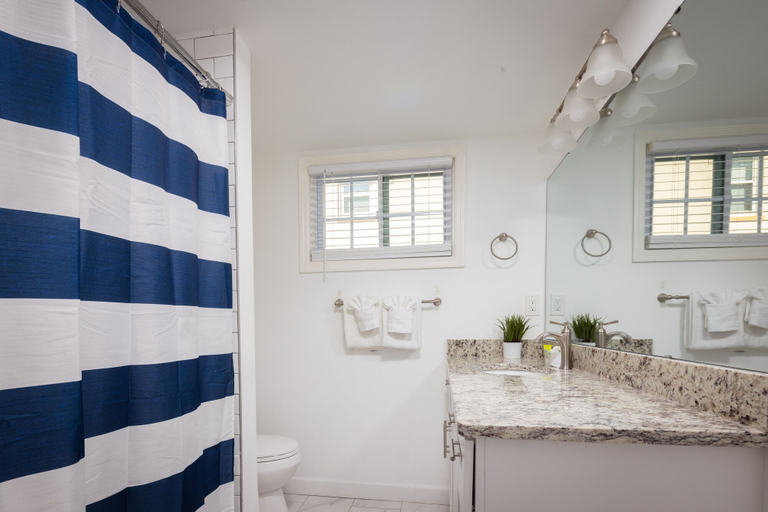 Bathroom 5, Ocean Stroll, Horry