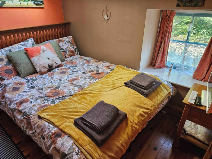 Bedroom 2, Rose Cottage - Cosy Cottage in Millers Dale, Derbyshire