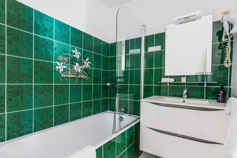 Bathroom 5, La Villa Bel Air, Manche