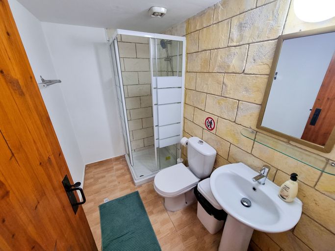 Bathroom, Mountains Retreat Rooms & Suites, Larnaca