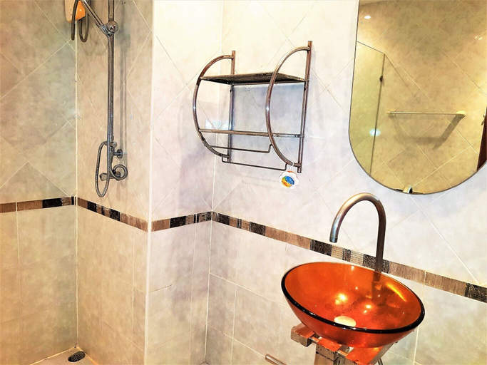 Bathroom 2, Baan Suan Lalana large studio, Pattaya