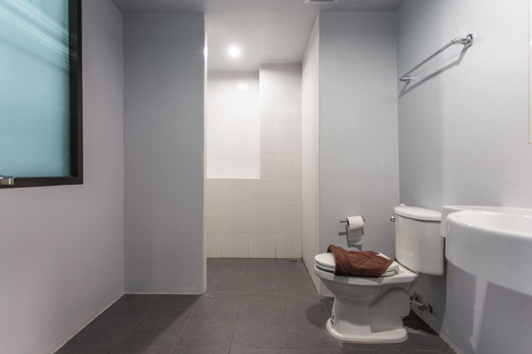 Bathroom, The Earth Anthioch Khao Yai, Pak Chong
