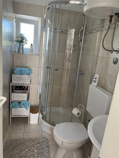Bathroom, Beachfront House Marlot, Ražanac