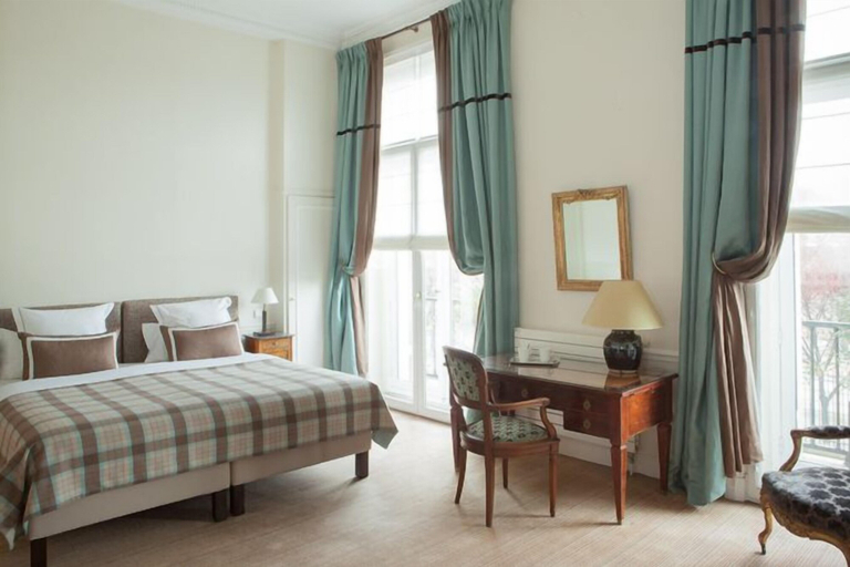 Bedroom 3, Hotel Brighton, Paris