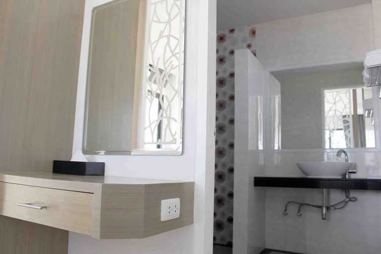 Bathroom 4, Phurapee Pakchong, Pak Chong