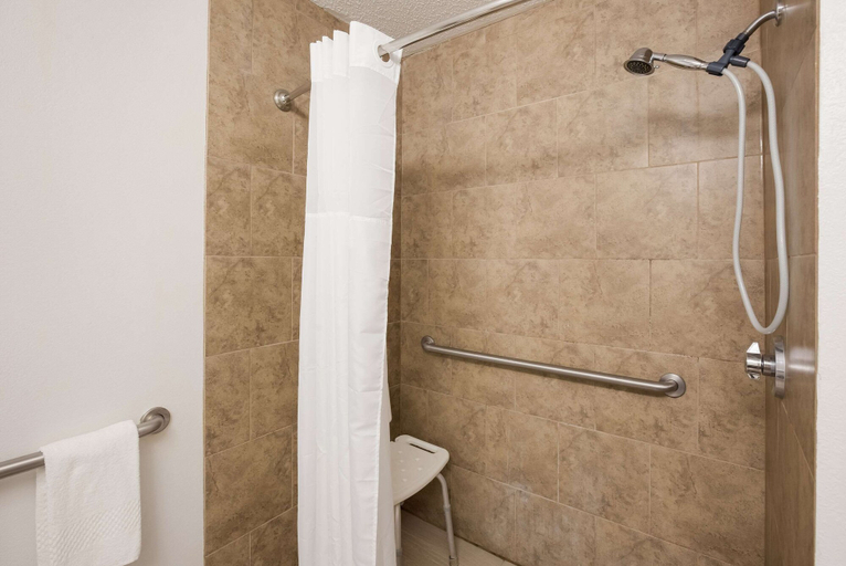 Bathroom 4, Quality Inn Thomasville-Northpark, Clarke