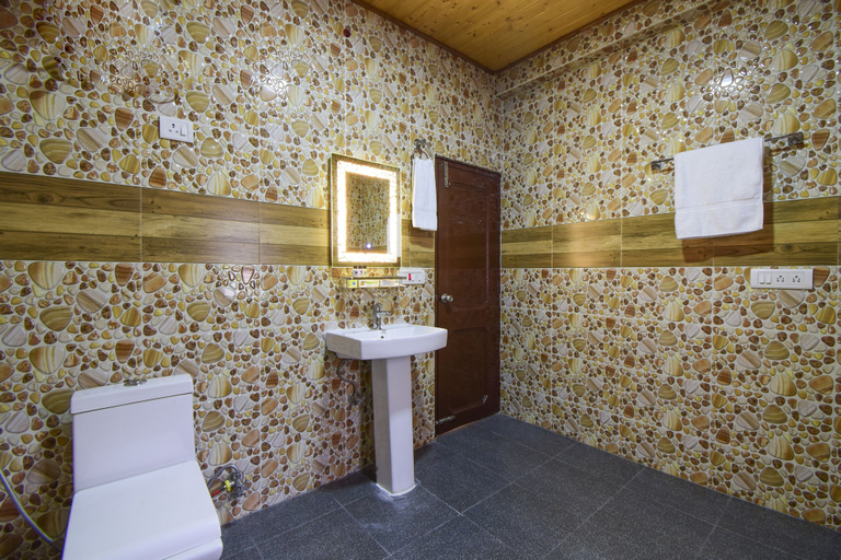 Bathroom 3, Chail Cabana by Dumnu Homes, Shimla