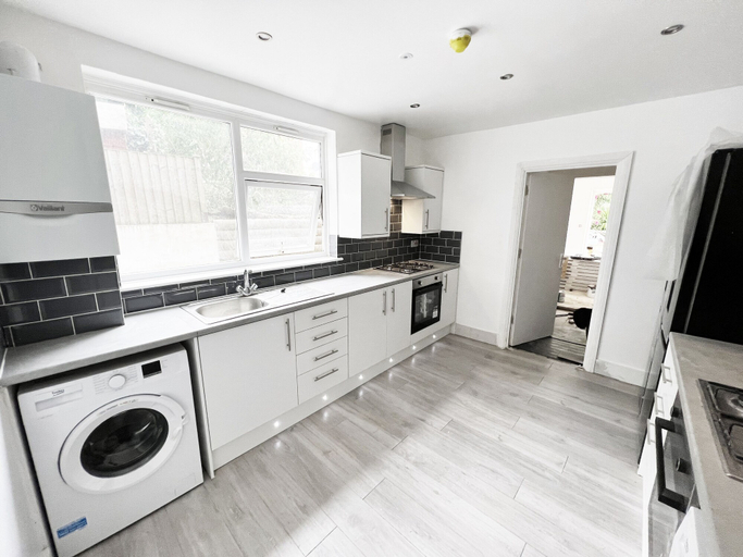 Others 3, HM Stays - Minet Gardens Suites, London