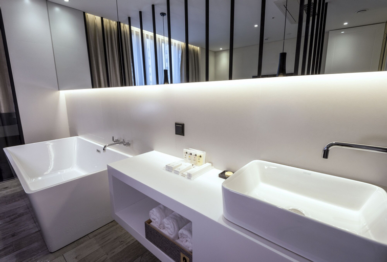 Bathroom 7