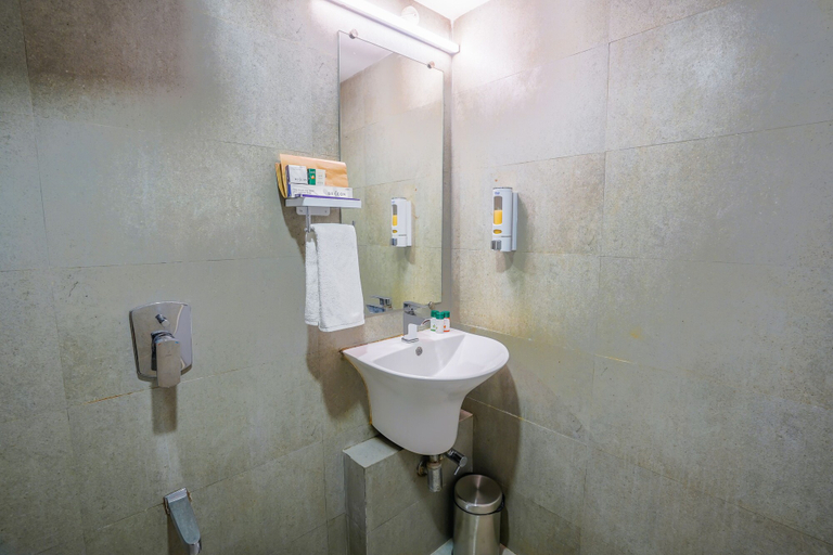 Bathroom 5, Apex Beacon Hotel, Mumbai, Mumbai Suburban