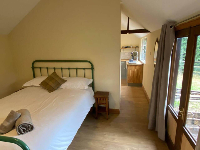 Bedroom 2, Orchard Cabin Herefordshire Wye Valley, Herefordshire