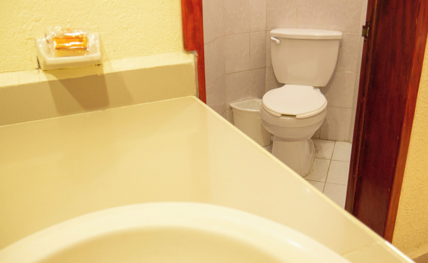 Bathroom 5, Hotel Plaza Mazari, Suchiate