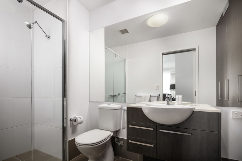 Bathroom 5, Kensington at Central, City