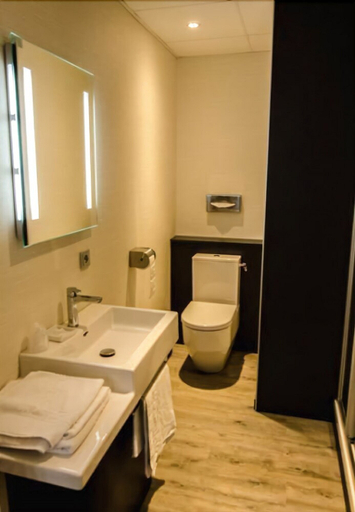 Bathroom 4, Le Vieux Beffroi, Pas-de-Calais
