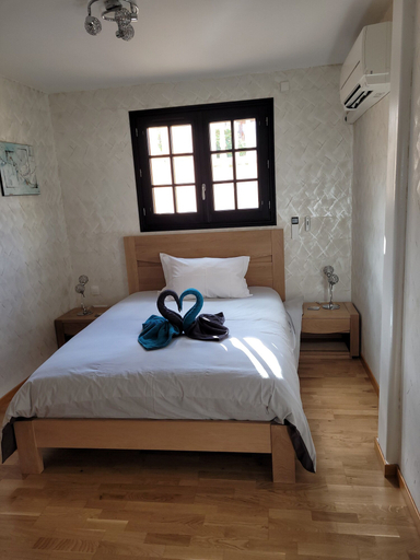 Bedroom, chambre d'hôtes à la Villa René, Pyrénées-Orientales