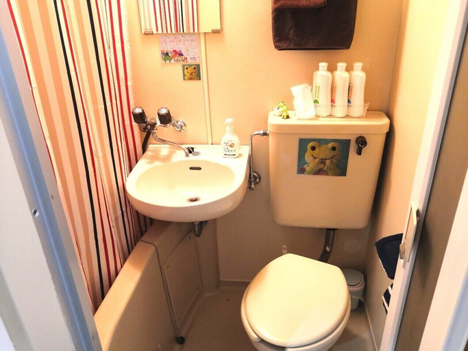 Bathroom 3, Chintai Navi Hostel, Osaka