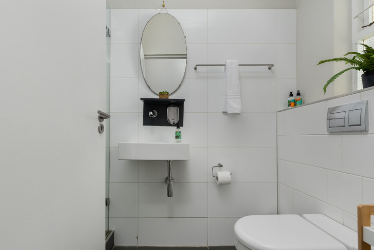 Bathroom 4, Buitenhof 301, City of Cape Town