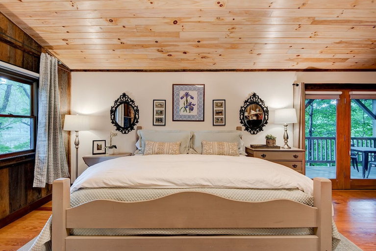 Bedroom 2, Heritage Hill Cabins, Watauga