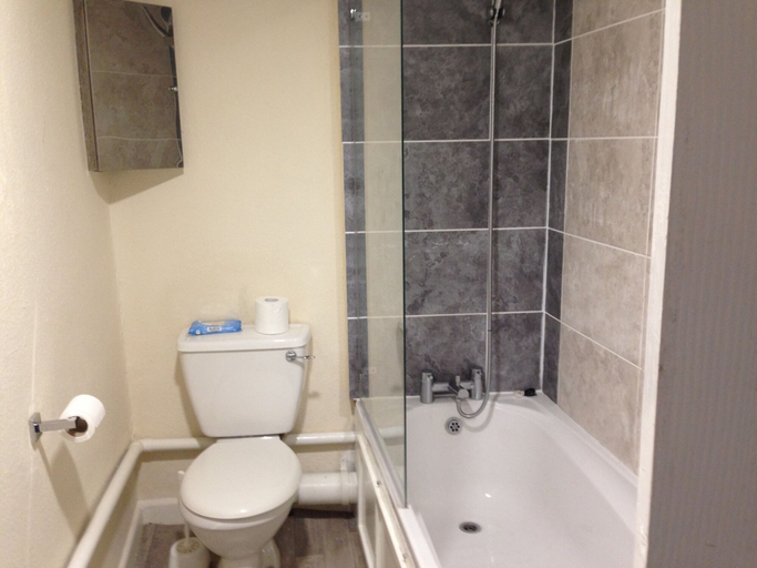 Bathroom 4, Acapulco Rooms, Portsmouth