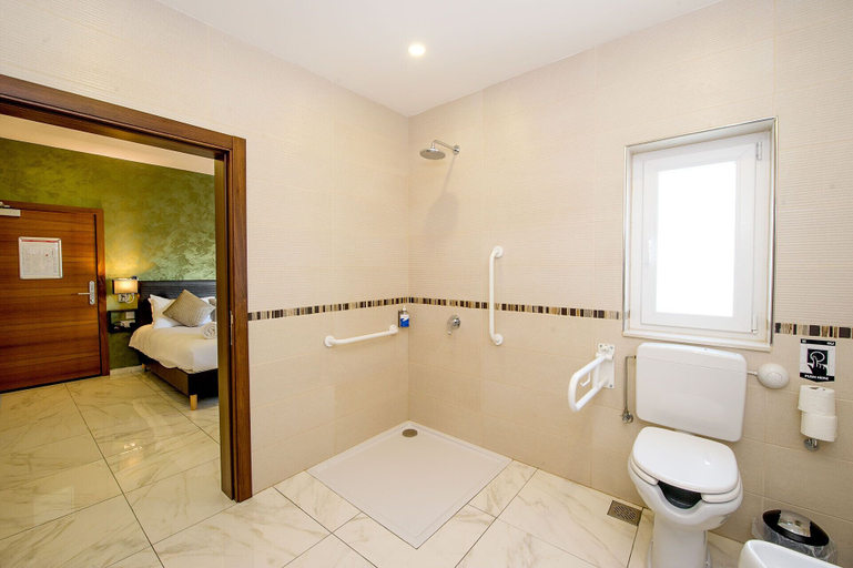 Bathroom 4, South Wind Guesthouse