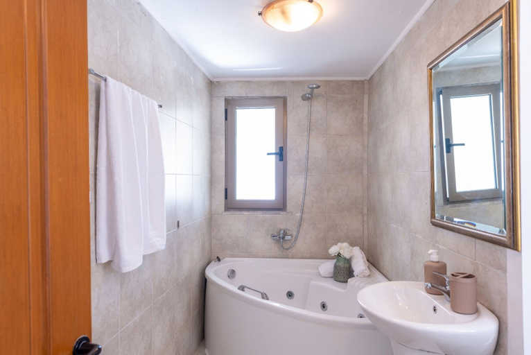 Bathroom, Kantouni Heraklio Apartment, Crete