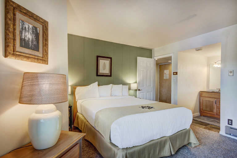 Bedroom 3, 2BR/2BA Condo on Shuttle Route - Wild Irishman 1015 - Pool & more!, Summit
