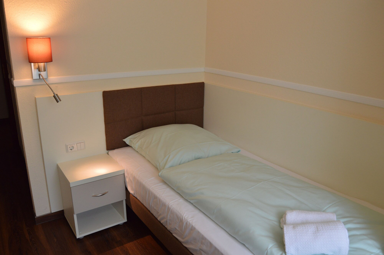Bedroom 4, G&H Hotel Rosengarten, Harburg