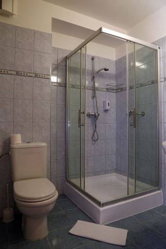 Bathroom 4, Six Inn Hotel, Budapesti