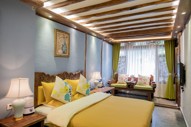Bedroom 2, Li Jiang Tang Feng Yard No.2, Lijiang