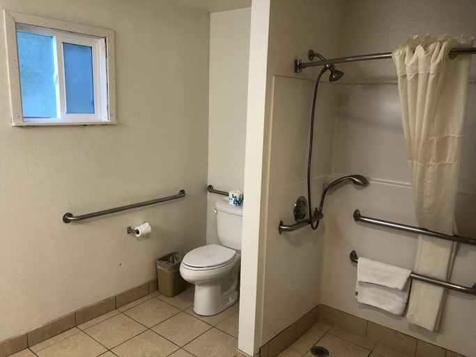 Bathroom 4, Super 8 by Wyndham Crescent City, Del Norte
