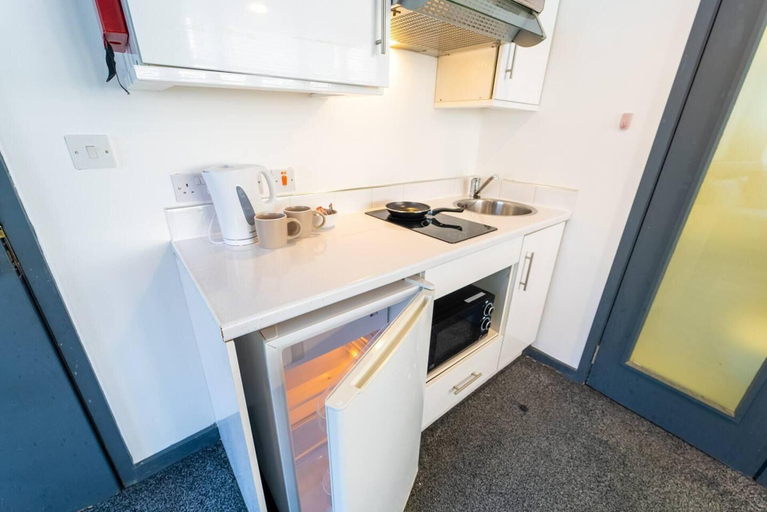 Others 3, Cosy Spacious Studio Available, Birmingham
