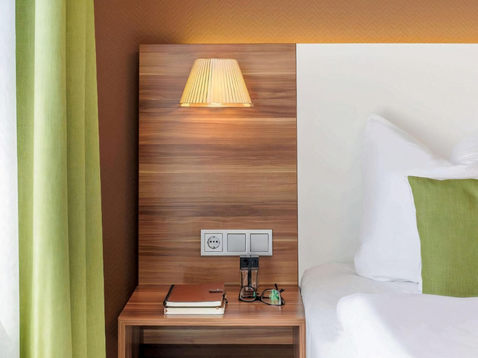 Bedroom 3, PLAZA INN Regensburg, Regensburg