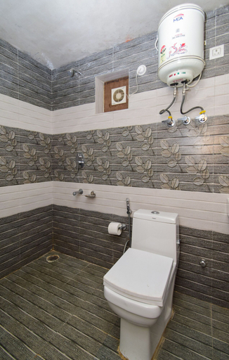 Bathroom 3, Cheog Chamber by Dumnu Homes, Shimla