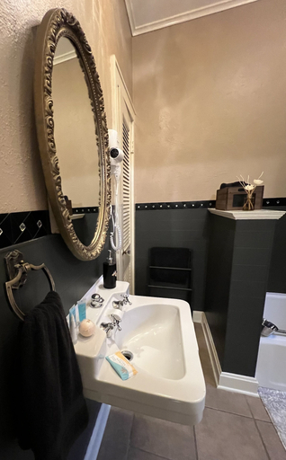 Bathroom 3, Opus House, Natchitoches