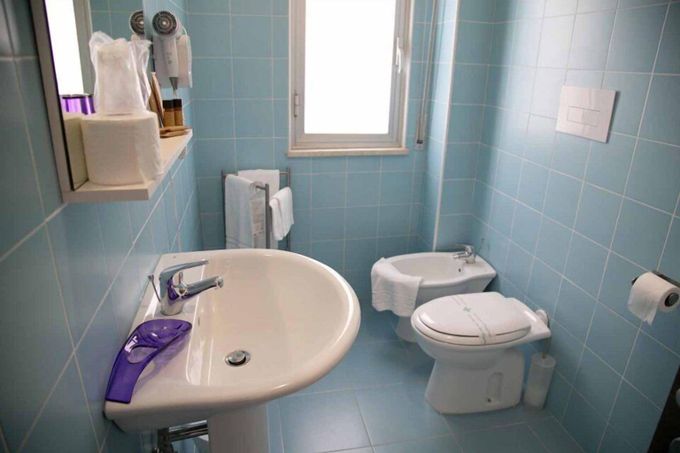 Bathroom 5, Chrismare Hotel, Messina