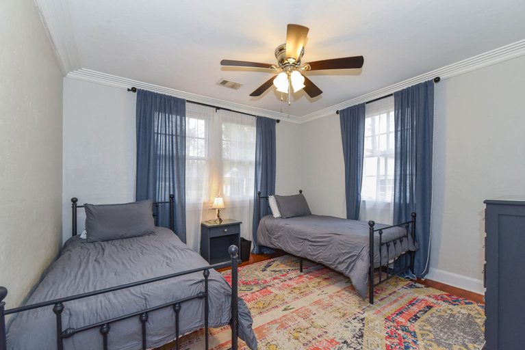 Bedroom 3, Super Fast Internet. Pets welcome, Bryan