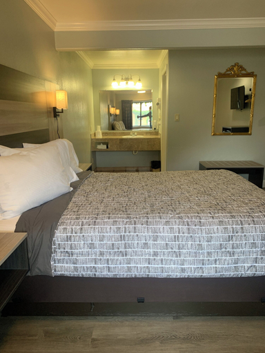 Bedroom 3, Monterey Oceanside Inn, Monterey