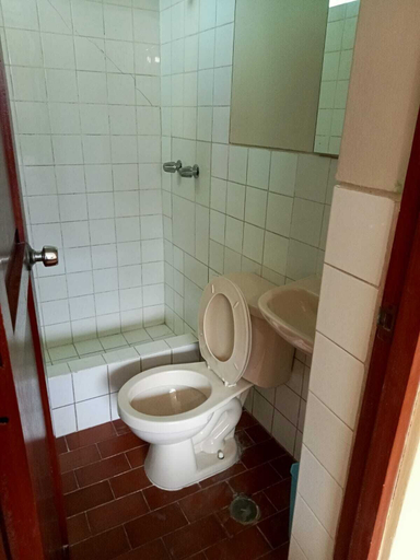 Bathroom 3, ROARI HOTEL, Trujillo