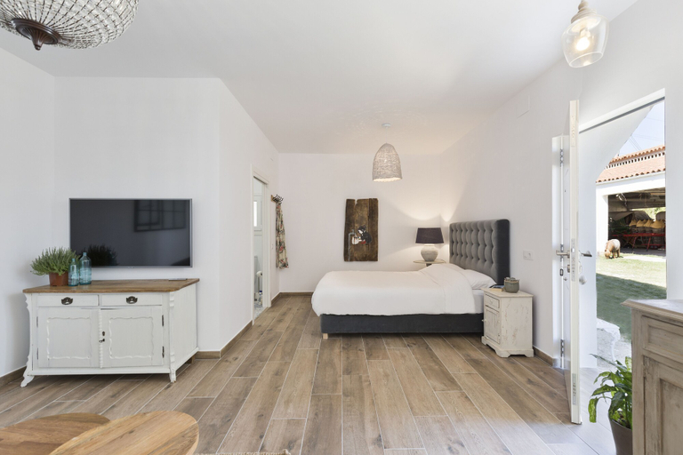 Bedroom 3, Masia Can Rovira, Barcelona