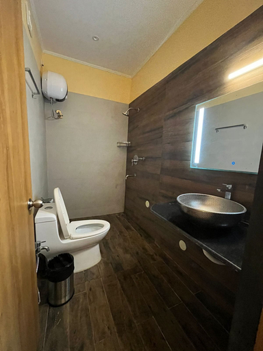 Bathroom, Rococco at Ashvem, North Goa