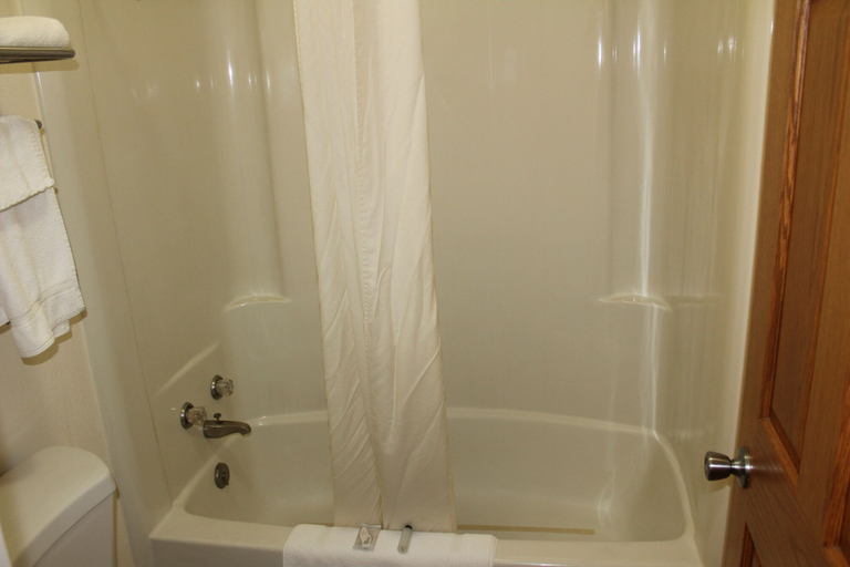 Bathroom 2, Interstate Motel, Jasper