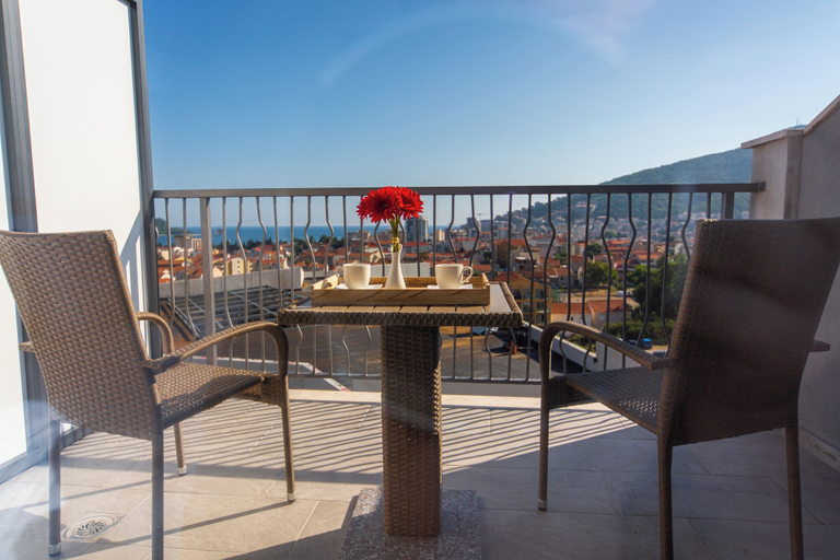 Others 4, Rooftop Apartments & Rooms