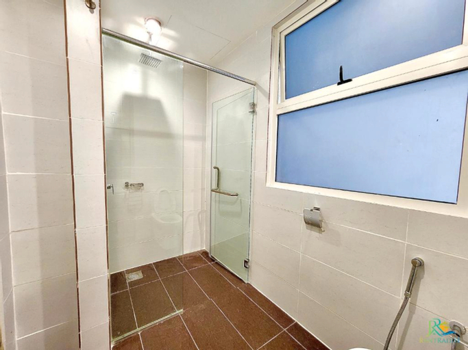 Bathroom 10