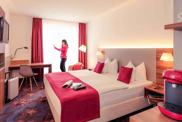 Bedroom 4, PLAZA INN Regensburg, Regensburg